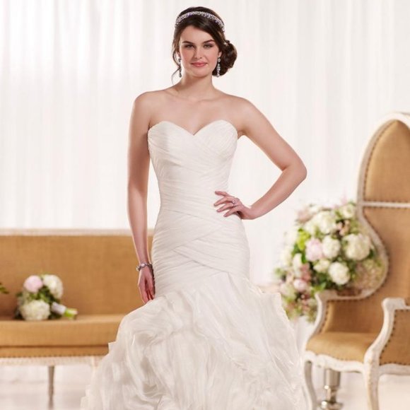 Essense of Australia D1932 - Picture 1 of 8